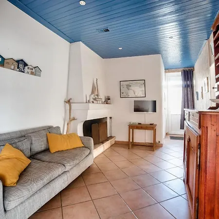 Hébergement de vacances Jolie Maison Avec Cour Pour 5 Personnes *