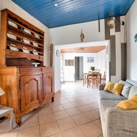Jolie Maison Avec Cour Pour 5 Personnes *