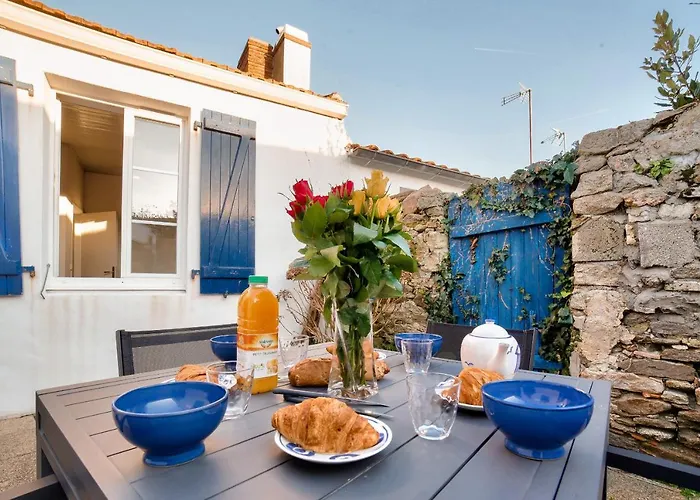 Jolie Maison Avec Cour Pour 5 Personnes *