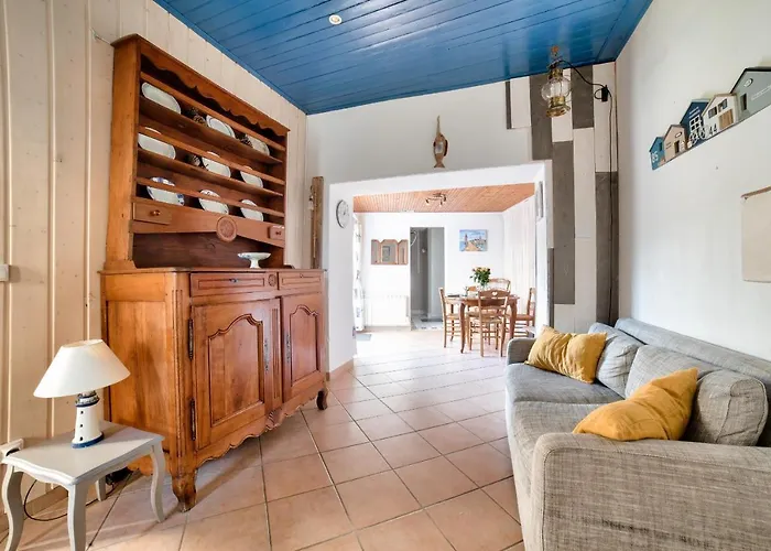 Jolie Maison Avec Cour Pour 5 Personnes *