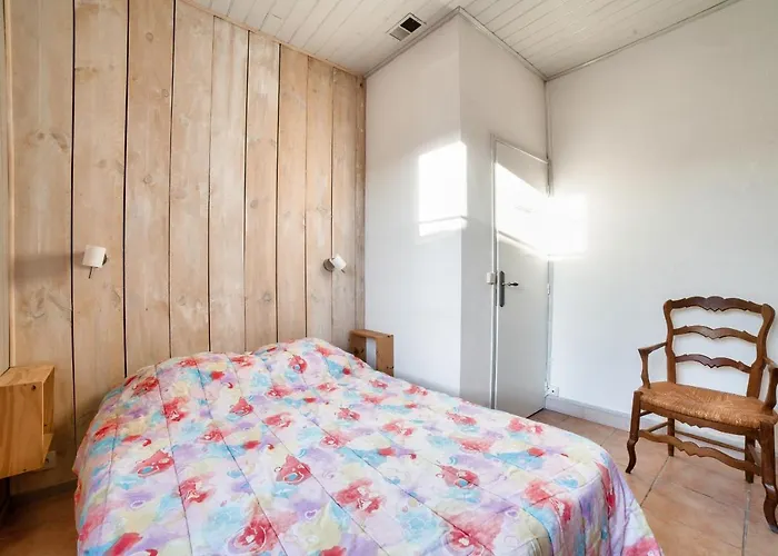 Semesterbostad Jolie Maison Avec Cour Pour 5 Personnes