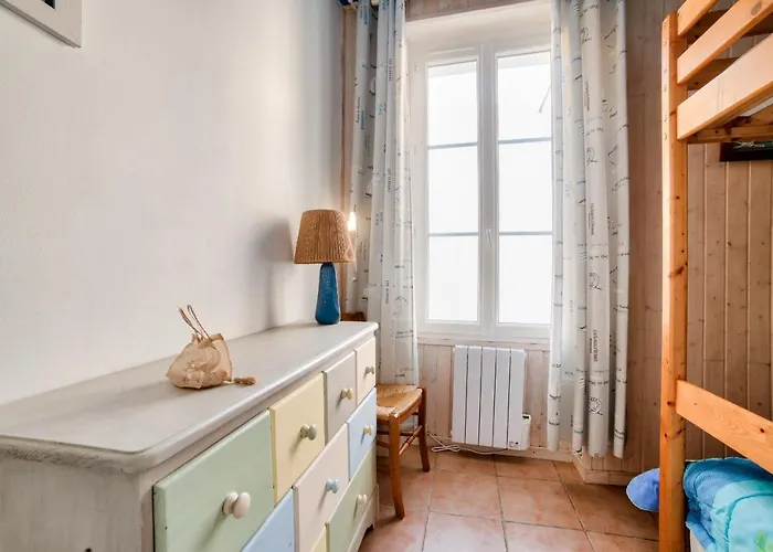 Semesterbostad Jolie Maison Avec Cour Pour 5 Personnes *